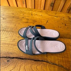 CROCS SLip on Ssndal/ Navy Blue/Lavender/ 2” Heel/ Womens 6